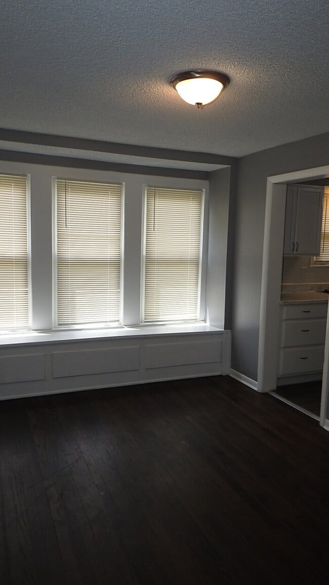 Building Photo - 3bed 2 bath in Indepedence