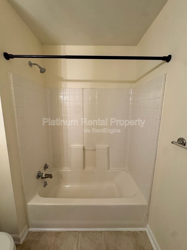 Building Photo - 1886 Benson Ave SE