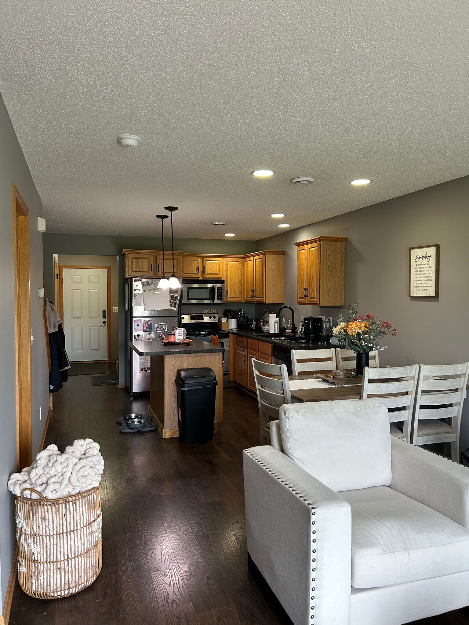 Building Photo - 506 Pointe Ct SW