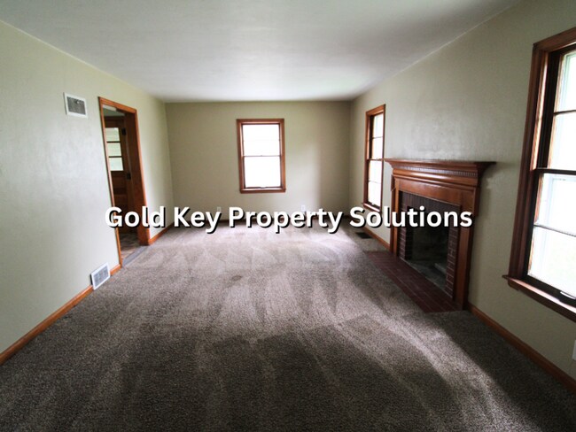 Building Photo - Large 3 BR 1 BA House with Garage and Central Air SECTION 8 APPROVED