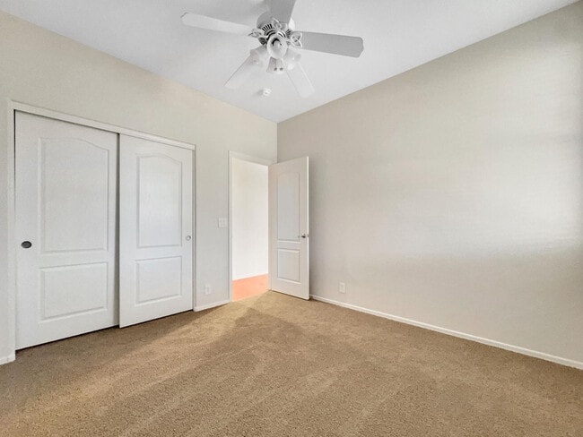 Building Photo - 261 N Nash Way