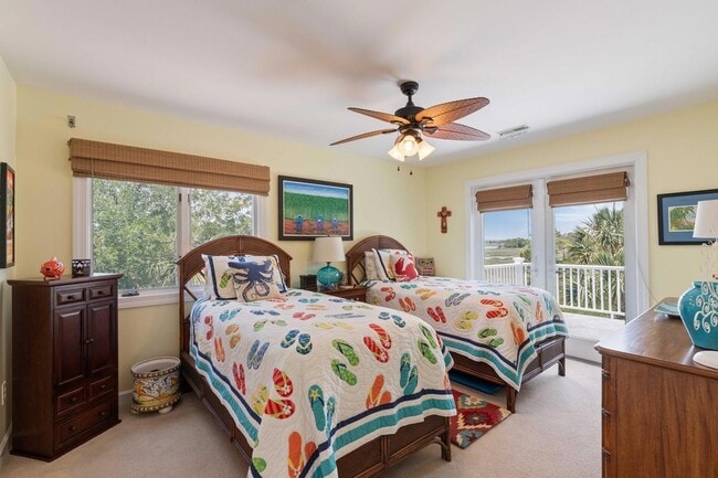 Building Photo - 16 Fairway Village Ln