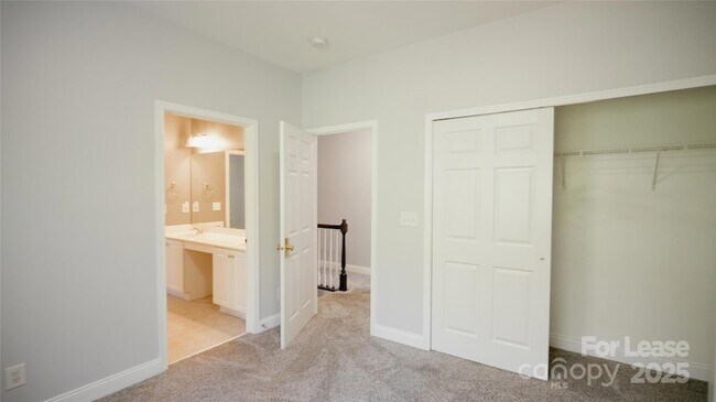 Building Photo - 12325 Summer Breeze Ct