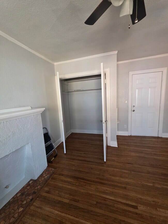 Building Photo - Virginia Ann