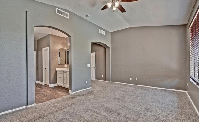 Building Photo - 14284 W Woodbridge Ave