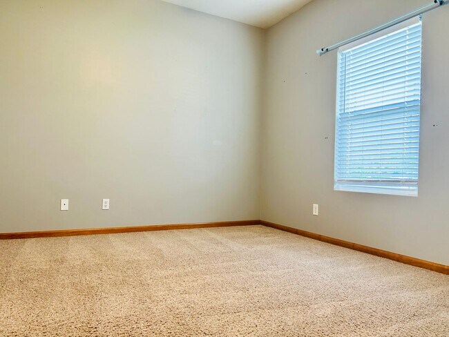 Building Photo - Spring Valley Location! Beautiful Single-Family Home