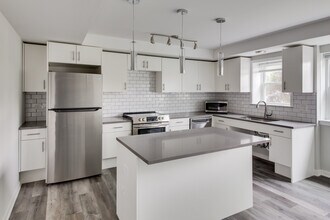 Building Photo - 531 N Ridge-007