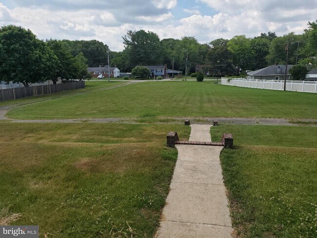 Building Photo - 326 Wellham Ave