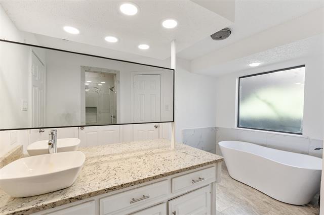 Building Photo - 3005 Club Hill Dr