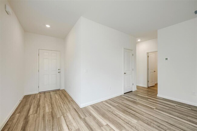 Building Photo - 5345 Calluna Dr