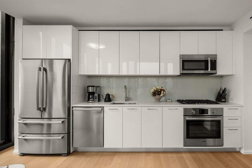 Building Photo - 685 1st Ave