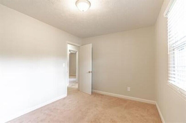 Building Photo - 205 N Glover St