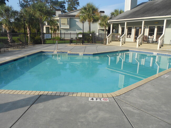 Bay Club- 1 Bedroom 1 Bath Condo for Rent- Pond Views- 2 miles to Sullivan's Island - 1481 Center St Ext