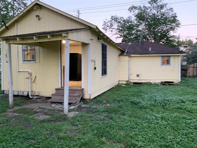 Building Photo - 3107 Elysian St