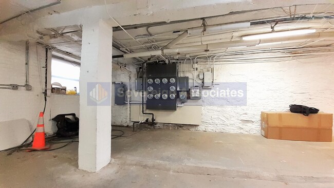 Building Photo - Full basement for commercial use/workspace