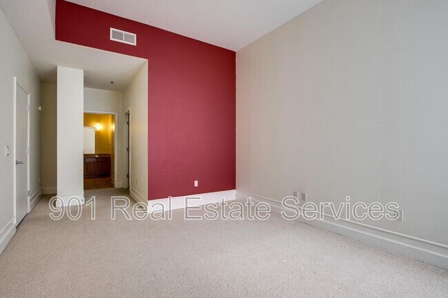 Building Photo - 648 Riverside Drive