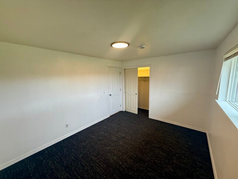 Building Photo - 7806 3rd Ave SE