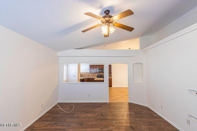 Building Photo - 2080 Shreya St