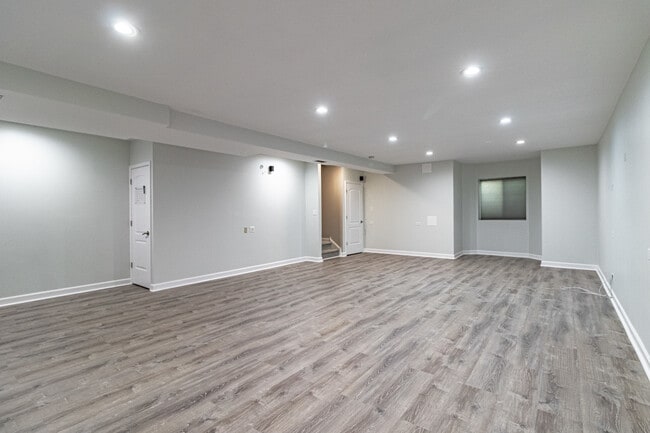 Building Photo - 2460 Violet St