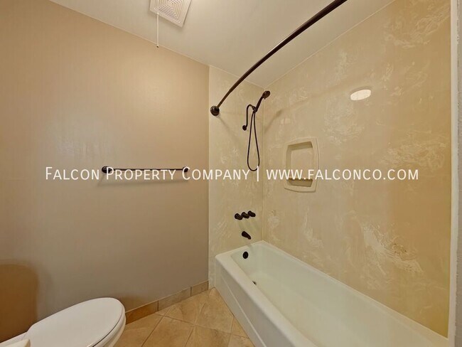 Building Photo - 133 Dolomite Dr