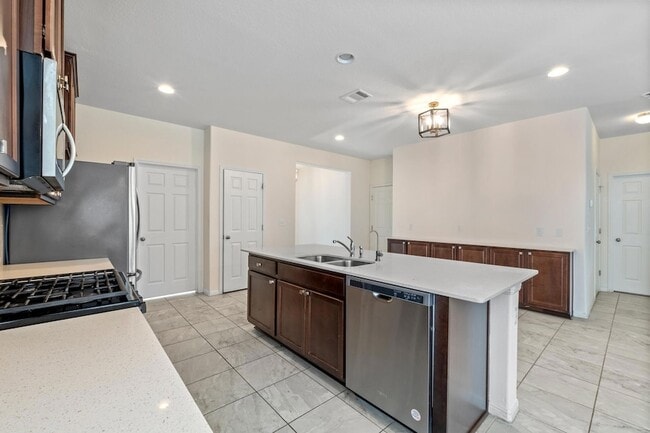 Building Photo - 405 Little Draw Ln