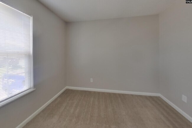 Building Photo - 131 Quiet Grove Dr