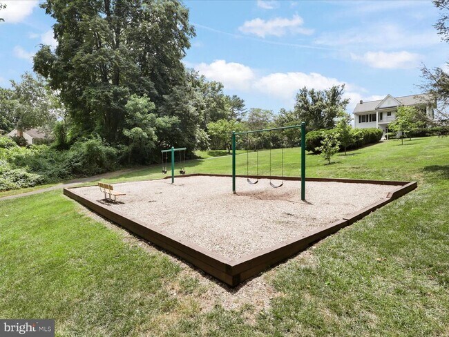Building Photo - 6055 Meyers Landing Ct