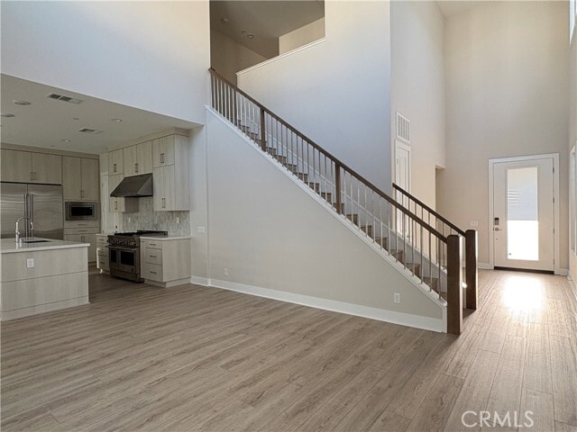 Building Photo - 160 Longden