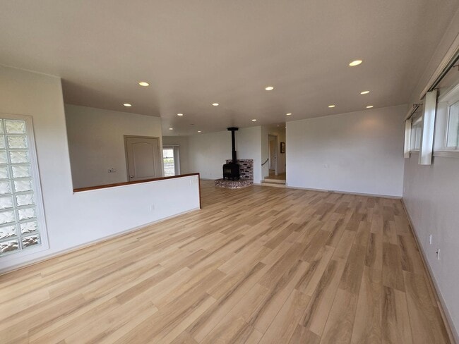 Building Photo - Renovated 3-Bedroom 2.5 bath  Home in Kula