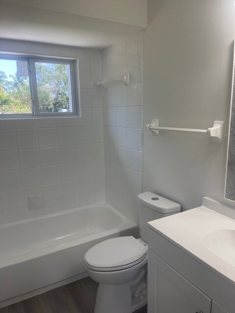 Building Photo - 622 SW 7th Ave