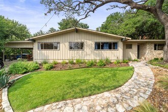 Building Photo - 2402 Rockingham Cir