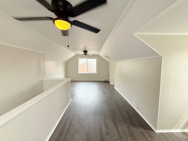 Building Photo - Renovated 3-Bedroom Home – We Welcome Sect...