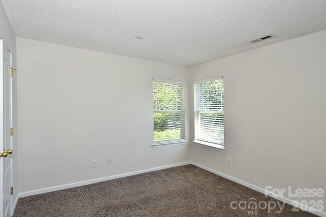 Building Photo - 118 Peterborough Dr
