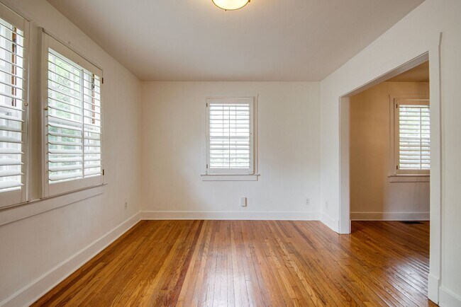 Building Photo - Welcome to your perfect rental in the heart of Green Hills!