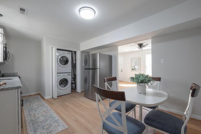 Building Photo - 2241 Mountain View Rd