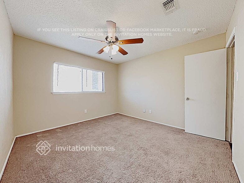 Building Photo - 503 Thorn Wood Dr