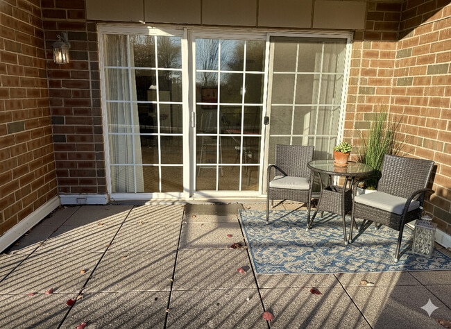 Building Photo - 455 W Wood St