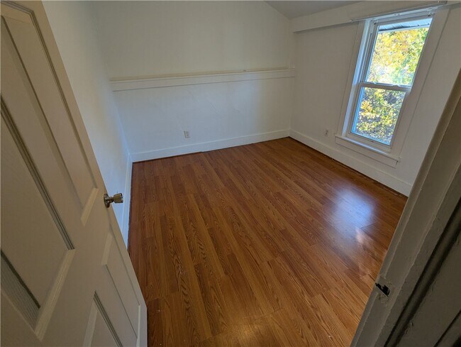 Building Photo - 250 North Ave