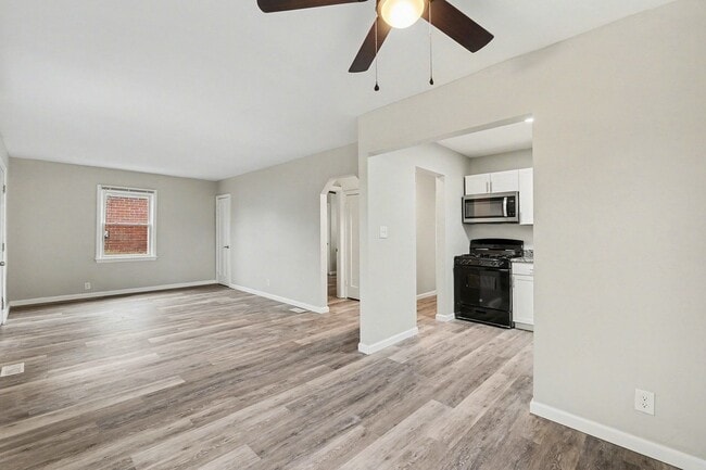 Building Photo - Stunning 3 Bed 1 Bath Home