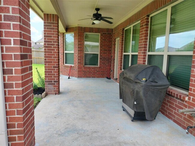 Building Photo - 5551 Twin Rivers Ln