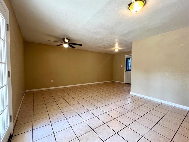 Building Photo - 401 Philco Dr
