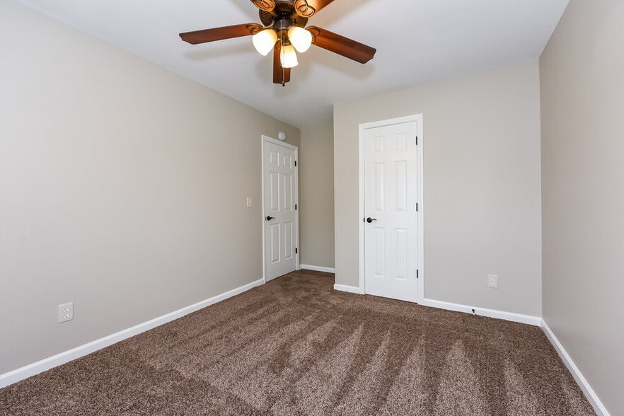 Building Photo - 3932 Rock Creek Dr