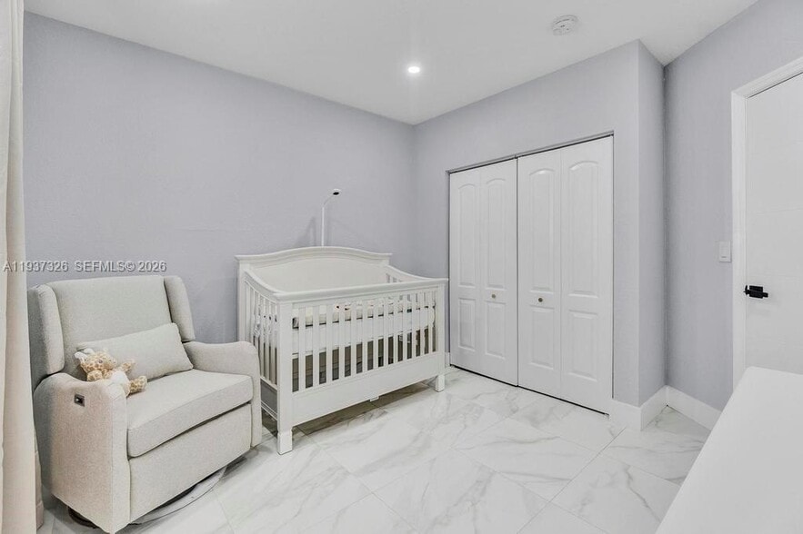 Building Photo - 6470 SW 27th St