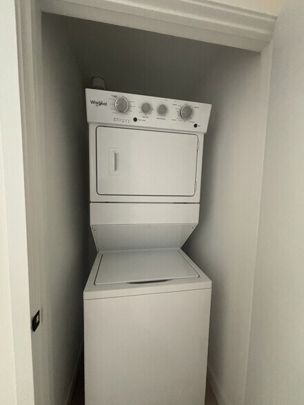 Building Photo - 237 NW 31st St