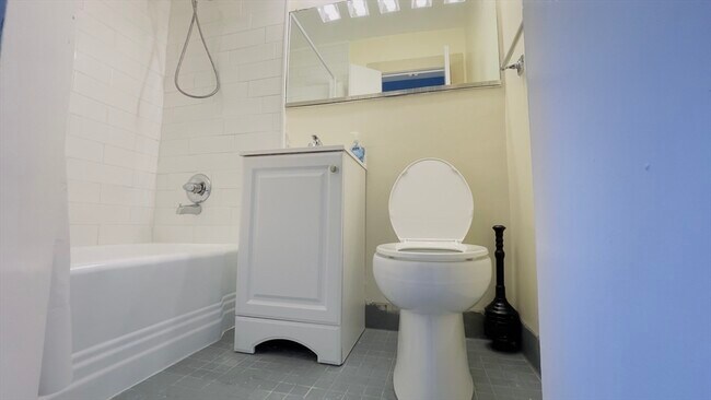 Building Photo - 140 Chestnut St