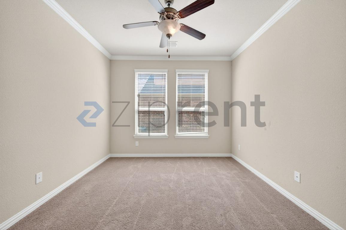 Building Photo - Unit