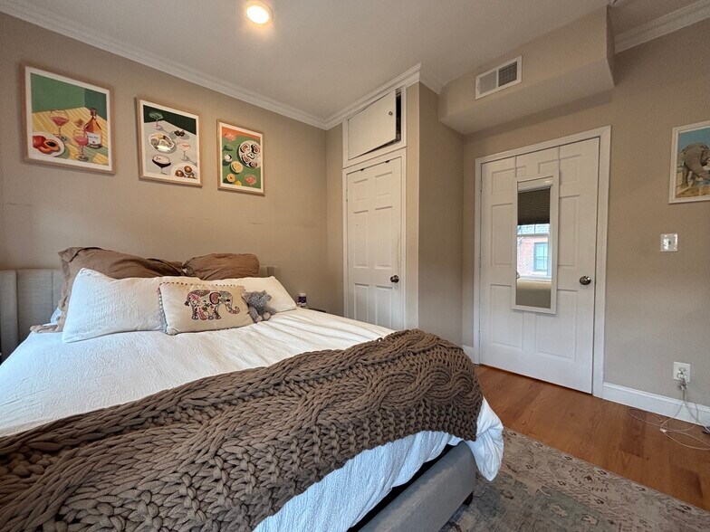 Building Photo - 92 Pinckney St