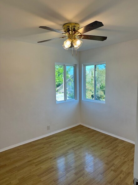 Building Photo - 435 W Acacia Ave