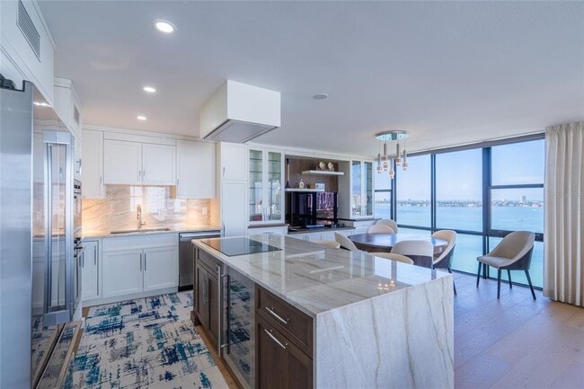 Building Photo - 770 S Palm Ave