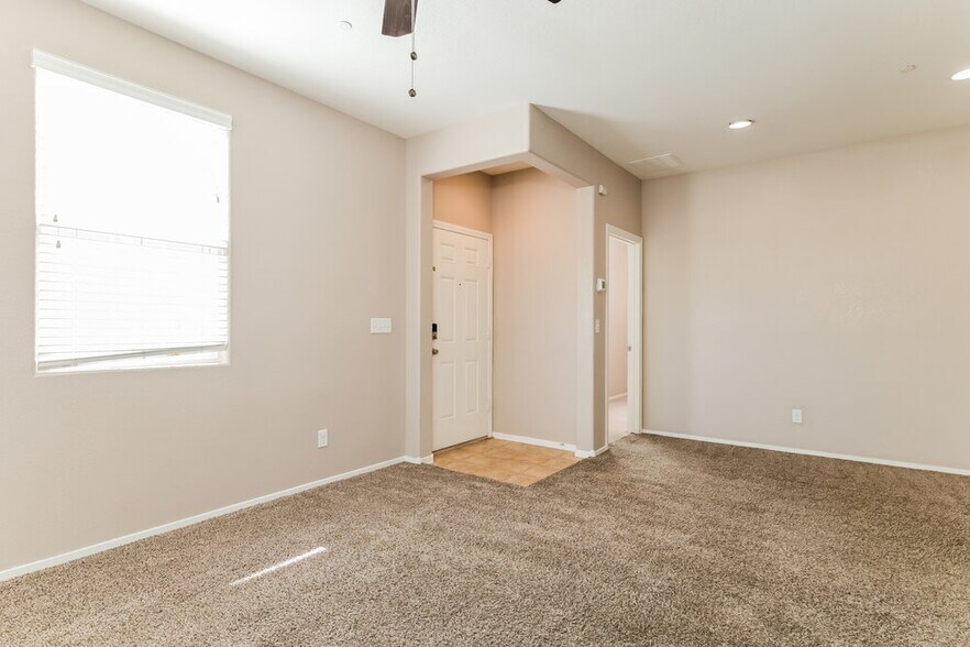Building Photo - 967 Wembly Hills Pl